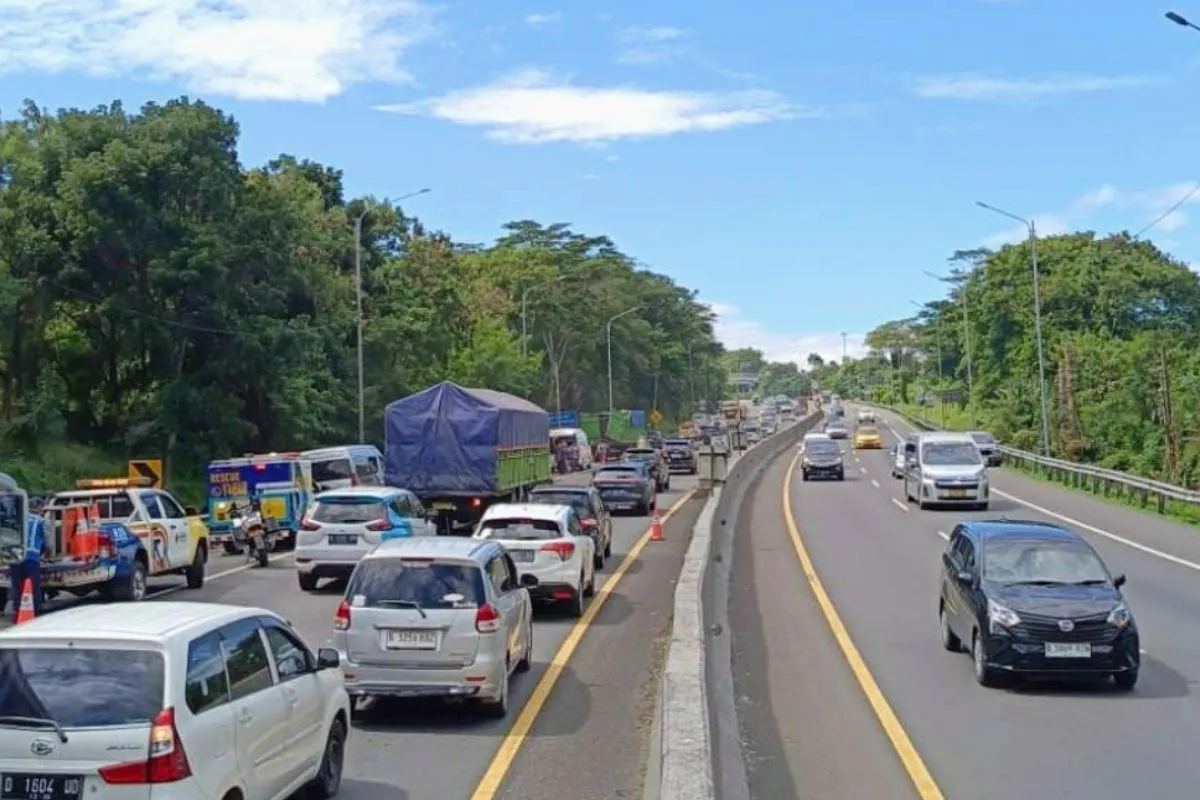 Lima kendaraan terlibat kecelakaan beruntun di Tol Cipularang