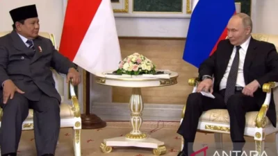 Putin sambut Prabowo di Istana: Senang bertemu di Saint Petersburg