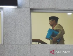 KPK sita dokumen dan barang bukti elektronik dari rumah Yaqut Cholil