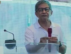 Rocky Gerung Singgung Fufufafa dan Ijazah Palsu di Hadapan Petinggi Polri