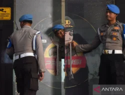 Briptu DS penumpang rantis tabrak ojol disanksi minta maaf
