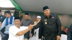 Walikota Bekasi Tri Adhianto dalam sebuah acara bersama warga/JURNALOKA