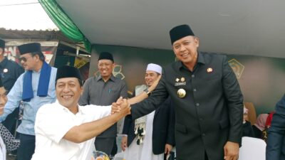 Walikota Bekasi Tri Adhianto dalam sebuah acara bersama warga/JURNALOKA