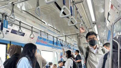 Ilustrasi Suasana LRT Jakarta