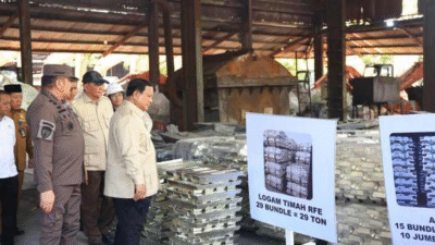 Presiden Prabowo Subianti di Smelter PT. Tinindo Internusa, Kecamatan Bukitintan, Kota Pangkal Pinang, Senin, 6 Oktober 2025 (Foto: Biro Pers Sekretariat Presiden)