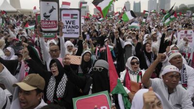 Rakyat Indonesia Kembali Turun ke Jalan Bela Palestina dan serukan “Stop Genosida!”/JURNALOKA/AP Photo/Dita Alangkara
