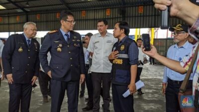 Menkeu Purbaya Sidak Mendadak di Tanjung Priok, Bongkar Kontainer Impor Jalur Hijau: “Jangan-Jangan Hijaunya di Dalamnya Merah”