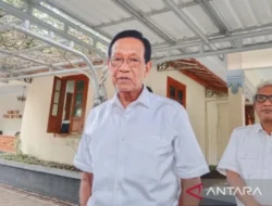 Mobilnya Disalip Rombongan Berpengawal, Sultan HB X: “Kenapa dipersoalkan? Kan ‘enggak’ perlu dipersoalkan itu.”