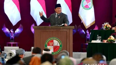 Presiden Prabowo Subianto memberi sambutan pada sidang senat terbuka wisuda 521 sarjana UKRI di Trans Convention Centre, Kota Bandung, Jawa Barat, Sabtu (18/10/2025). ANTARA/HO-Biro Pers Sekretariat Presiden