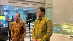 Menkeu Purbaya Yudhi Sadewa melaksanakan safari dan bertemu Menteri PU Dody Hanggodo di Kantor Kementerian PU, Jakarta, Jumat (17/10/2025).(Kompas.com/Suhaiela Bahfein)