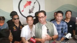 Kepala BNN RI Komjen Suyudi Ario Seto menjawab pertanyaan awak media saat merilis pengungkapan rumah produksi narkotika di Tangerang, Banten, Sabtu (18/9/2025). ANTARA/Azmi Samsul M/aa.