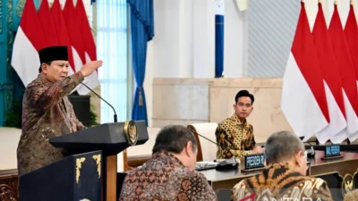 Presiden Prabowo dalam Sidang Kabinet salah satunya membahas Kampung haji. Dan pemangkasan biaya haji./JURNALOKA/Foto: ANTAR