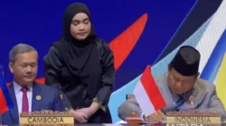 Tangkapan layar - Presiden RI Prabowo Subianto menandatangani Declaration on the Admission of Timor-Leste into ASEAN (Deklarasi Penerimaan Timor Leste ke dalam ASEAN) pada upacara pembukaan Konferensi Tingkat Tinggi (KTT) ASEAN ke-47 di Kuala Lumpur Convention Centre (KLCC), Malaysia, Minggu (26/10/2025). ANTARA/Fathur Rochman.