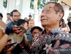 Mahfud MD Siap Penuhi Panggilan KPK Terkait Dugaan Mark Up Proyek Whoosh: “Enggak Ada Kewajiban Orang Melapor”