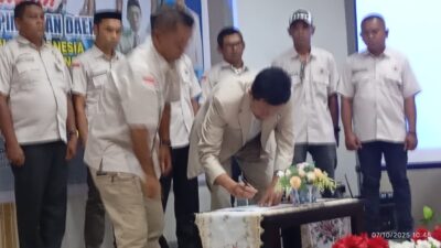 Plt. Ketum merangkap Sekjen SWI Herry Budiman menandatangani SK DPD SWI Nagan Raya