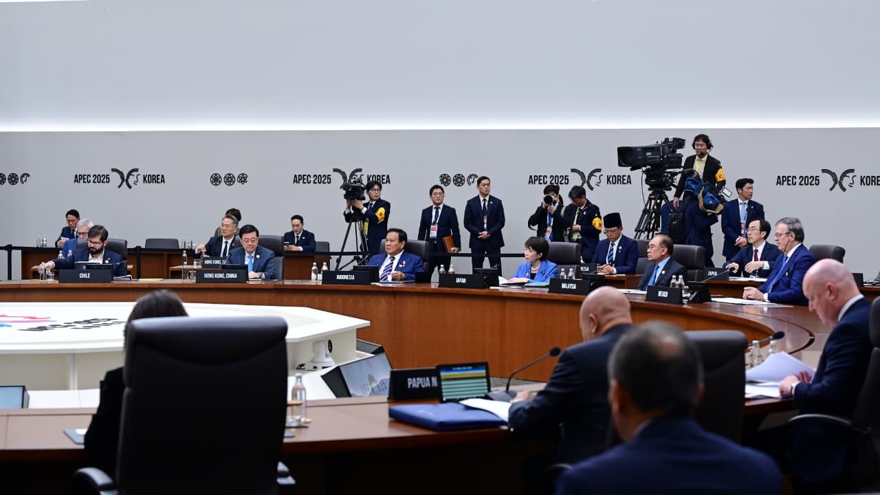 Presiden Republik Indonesia Prabowo Subianto menyampaikan national speech pada APEC Economic Leaders’ Meeting (AELM) sesi ke-2 di Hwabaek International Convention Centre (HICO), Gyeongju, Republik Korea, pada Sabtu, 1 November 2025. Foto: BPMI Setpres/Muchlis Jr