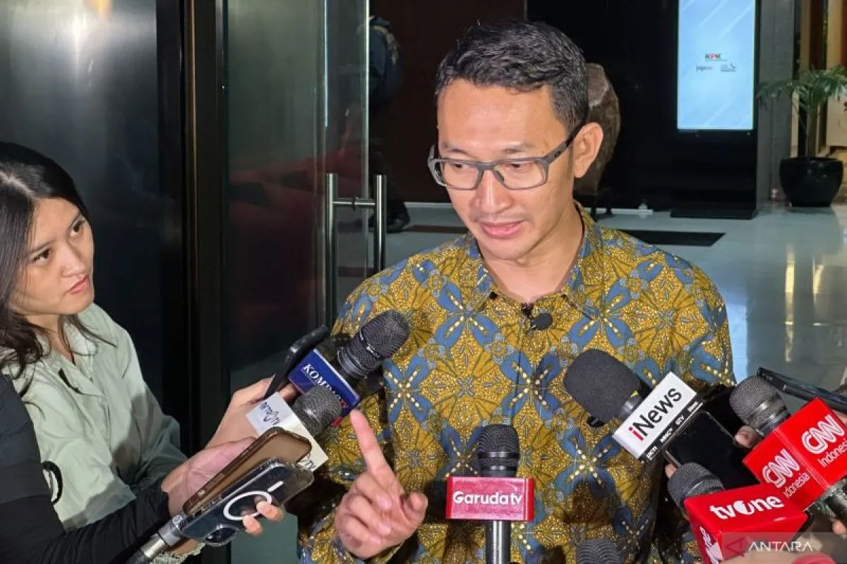 OTT Abdul Wahid. Juru Bicara Komisi Pemberantasan Korupsi Budi Prasetyo memberikan keterangan di Gedung Merah Putih KPK, Jakarta, Selasa (4/11/2025). (ANTARA/Rio Feisal)