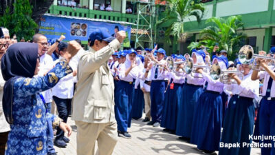 Presiden Prabowo Subianto saat berkunjung di SMP Negeri 4 Kota Bekasi/JURNALOKA/Foto: Istimewa