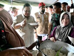 Presiden Prabowo Tinjau Pengungsian Bencana di Bireuen, Pastikan Kebutuhan Korban Terpenuhi