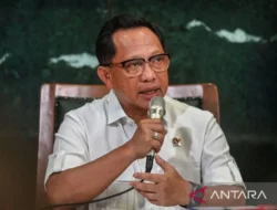 Tito Karnavian Copot Sementara Bupati Aceh Selatan Mirwan MS: Umrah Tanpa Izin Saat Bencana