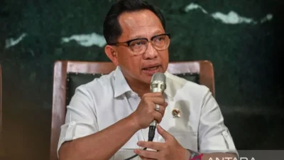 Tito Karnavian Copot Sementara Bupati Aceh Selatan Mirwan MS: Umrah Tanpa Izin Saat Bencana