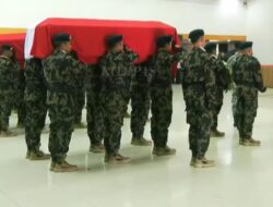 Menteri KKP Sakti Wahyu Trenggono Pingsan Saat Pimpin Upacara Pelepasan Jenazah Korban Pesawat ATR 42-500