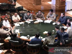 Baru Tiba di Tanah Air, Presiden Prabowo Langsung Pimpin Rapat Strategis di Hambalang